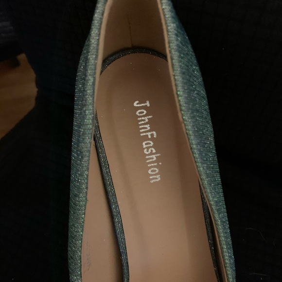 Shoes - Picture 5 of 6